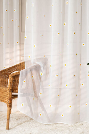 BELLIS- firanka etamina haftowana w stokrotki